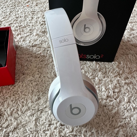 WHITE BEATS SOLO 2 - Picture 4 of 8